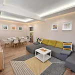Modern 2-bedroom With Parking Lägenhet