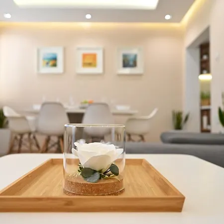 Modern 2-bedroom With Parking Lägenhet