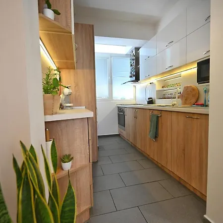 Modern 2-bedroom With Parking וארנה