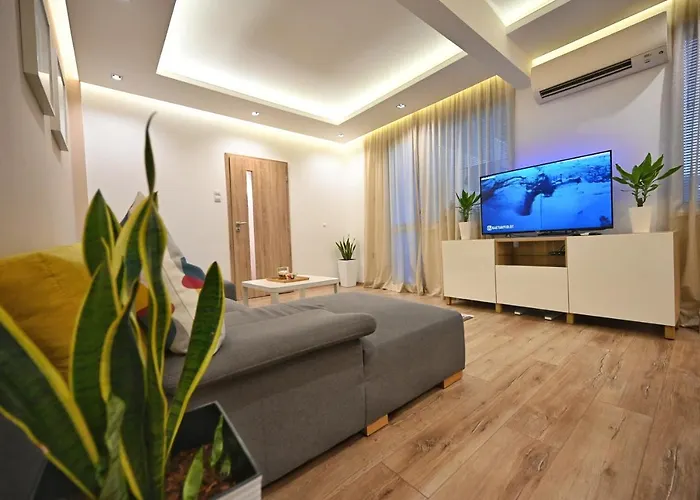 Modern 2-bedroom With Parking *