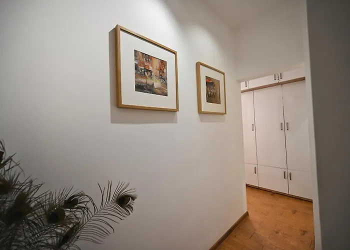 Modern 2-bedroom With Parking *