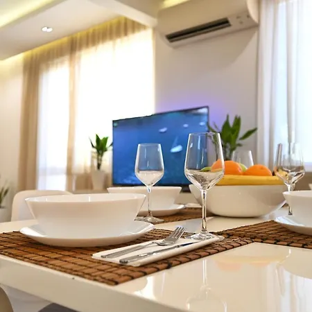 Modern 2-bedroom With Parking Lejlighed