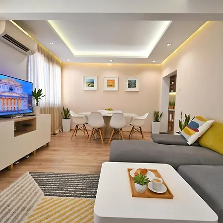 Апартаменты Modern 2-bedroom With Parking *