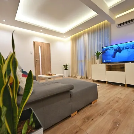 Modern 2-bedroom With Parking *