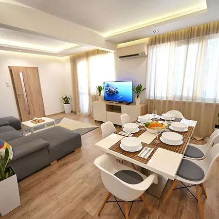 Modern 2-bedroom With Parking *