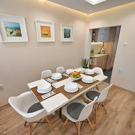 Apartman Modern 2-bedroom With Parking Várna