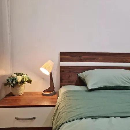 Apartman Modern 2-bedroom With Parking *