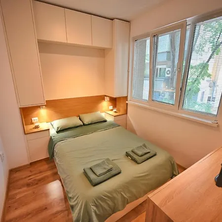 Modern 2-bedroom With Parking Apartman