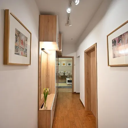 Apartman Modern 2-bedroom With Parking Várna