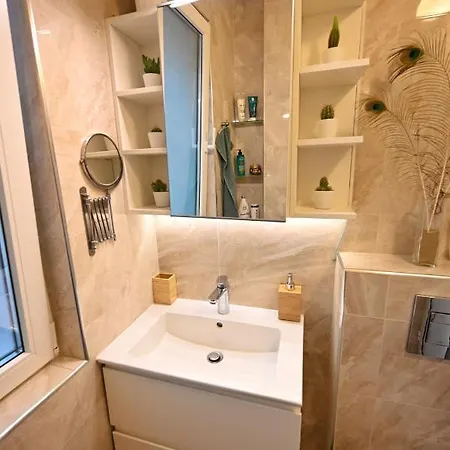 Apartman Modern 2-bedroom With Parking Várna