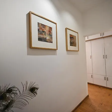 Modern 2-bedroom With Parking *