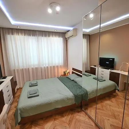 Апартаменты Modern 2-bedroom With Parking