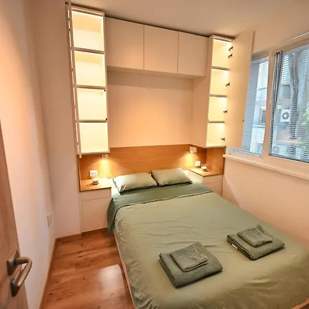 דירה Modern 2-bedroom With Parking וארנה