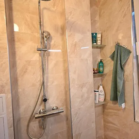 Apartman Modern 2-bedroom With Parking