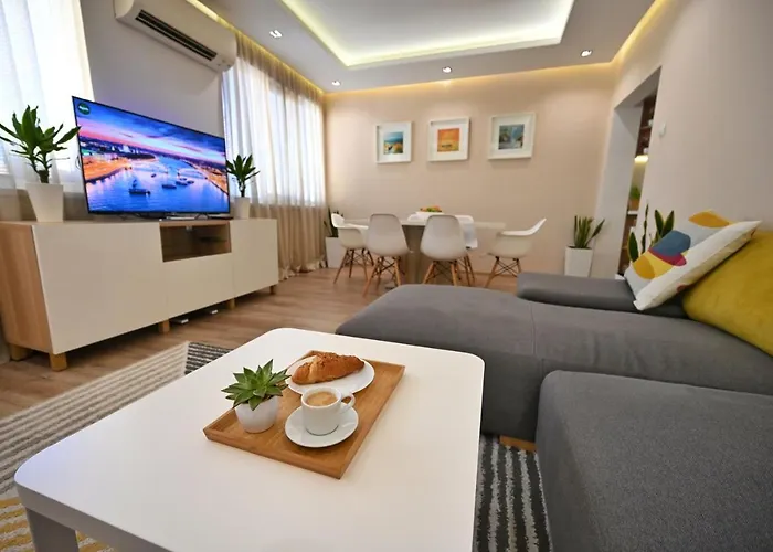 Modern 2-bedroom With Parking Apartament Varna